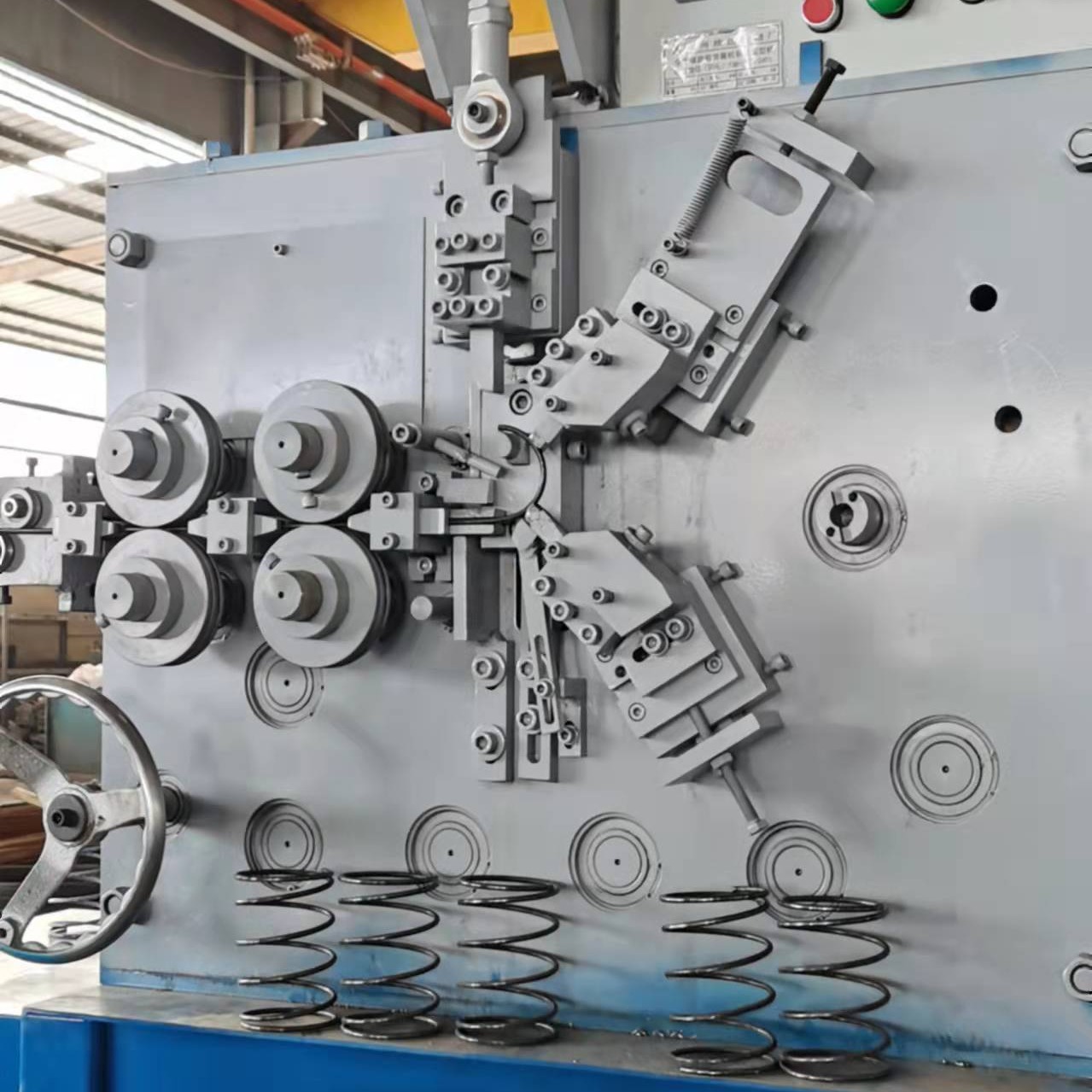 出口螺旋筋弹簧机 温州欣达弹簧机厂定制轨枕螺旋筋机器设备