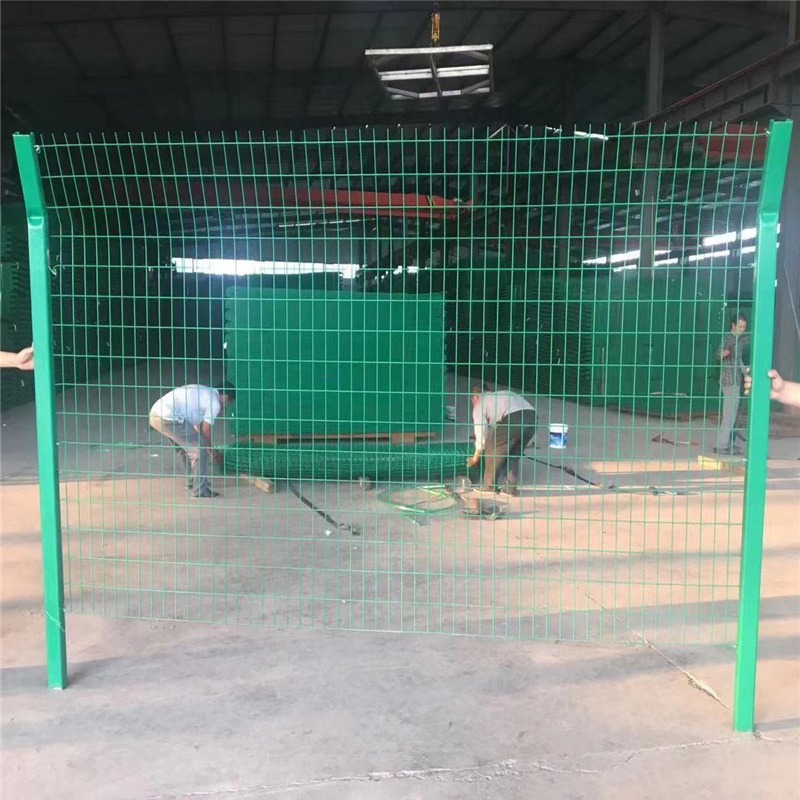 果园铁丝双边丝护栏 圈地铁丝围网框架双边丝护栏绿色包塑防护网峰尚安