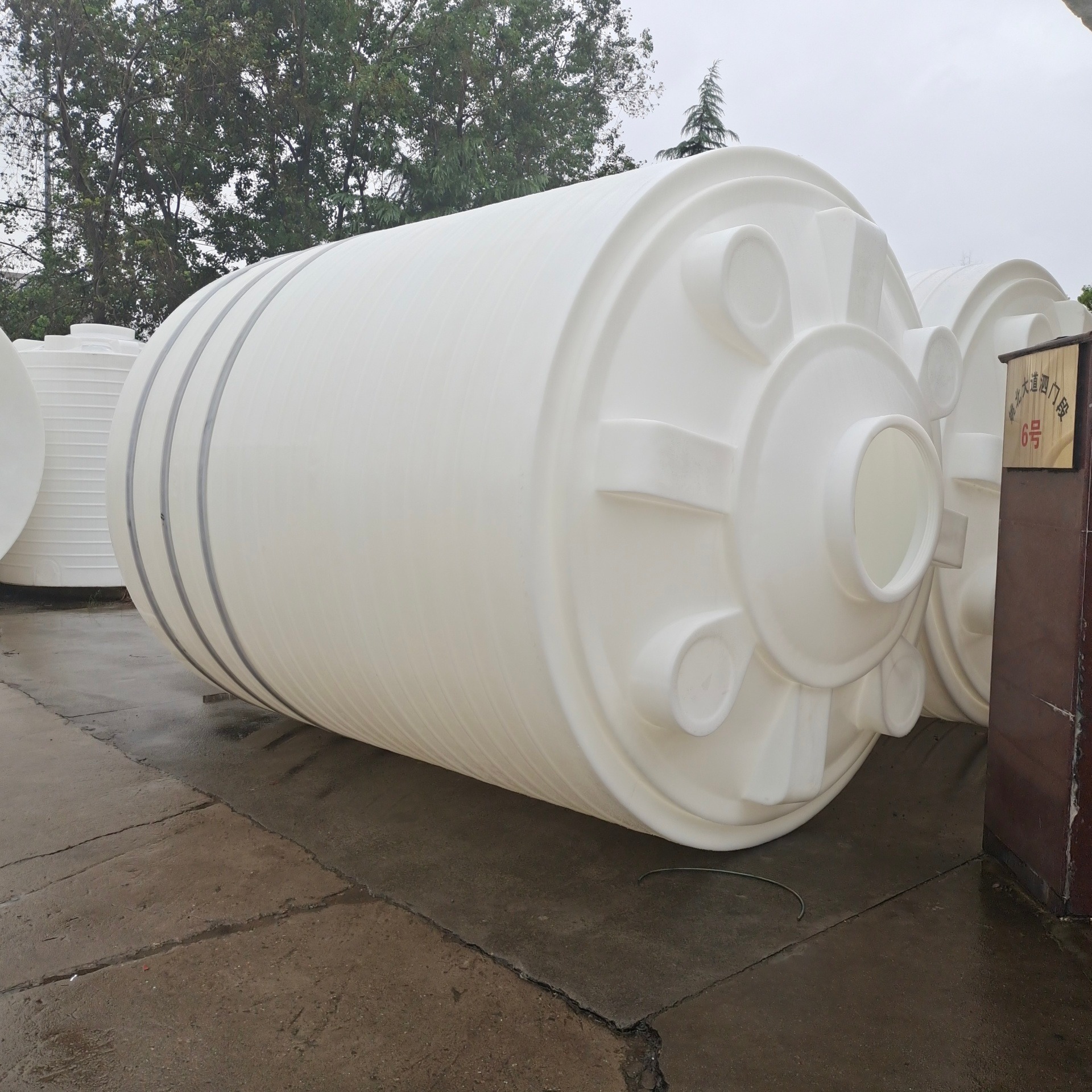 浙江宁波瑞通厂专注生产塑料水塔塑料水箱工业用冷却储存 按需定制50吨塑料桶 平底水塔