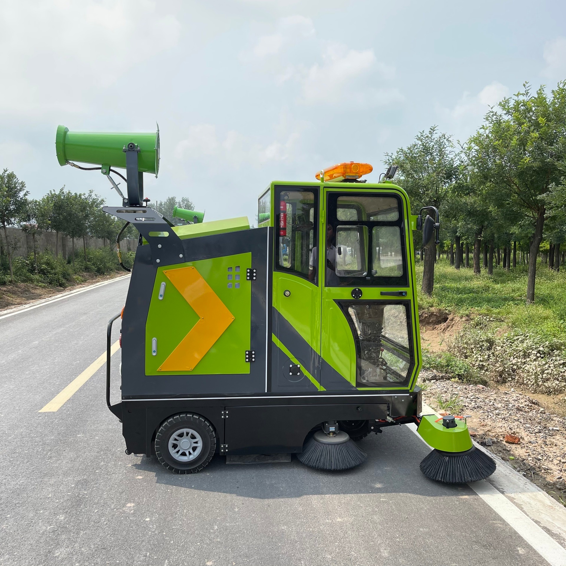 电动清洗扫路车 驾驶式扫地车生产厂家 新能源垃圾清扫车 中运威