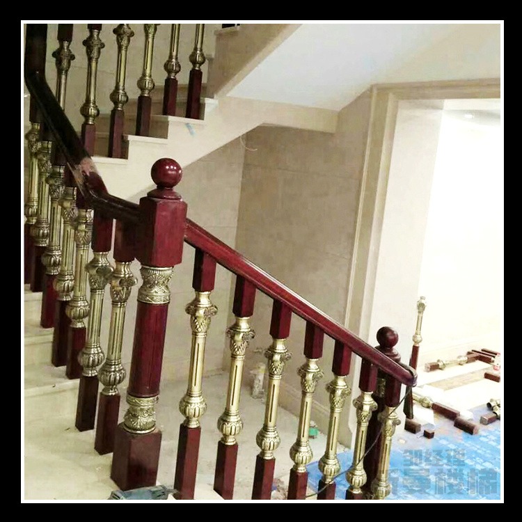 圆弧形楼梯铜艺护栏 雕花K金铜板扶手 新曼 欧式别墅楼梯装修