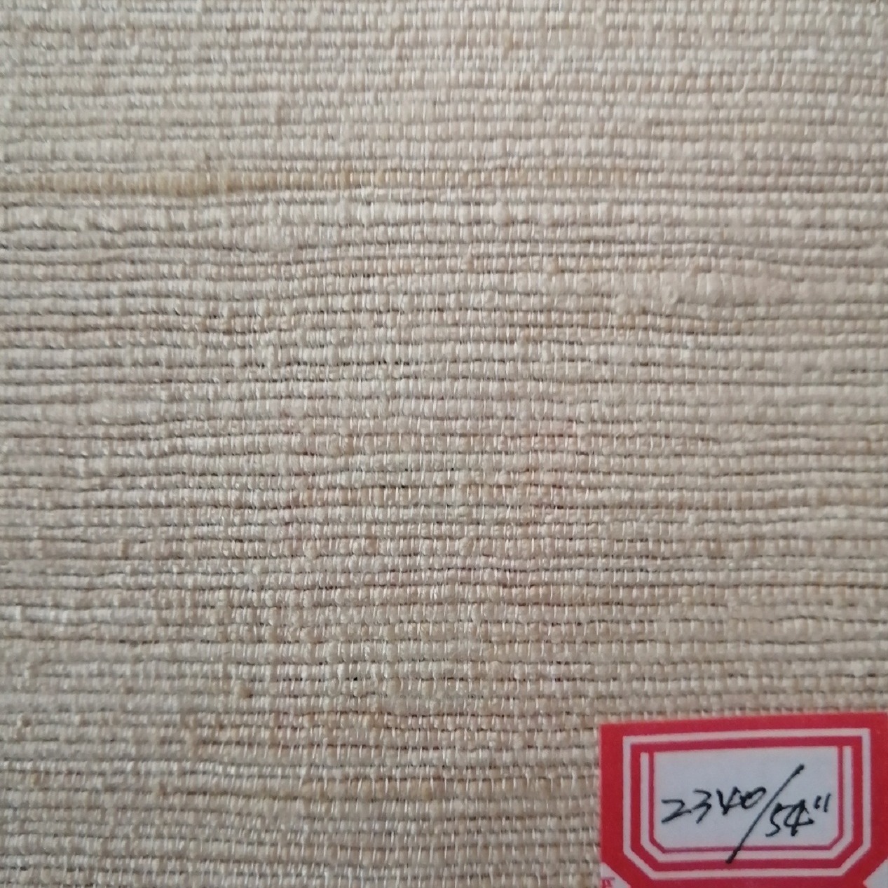 辽宁名品：柞丝罗纹绸—该系列产品经线采用35D柞蚕丝，纬线利用各种不同规格的柞蚕手纺丝，采用不同经纬密度精制而成。