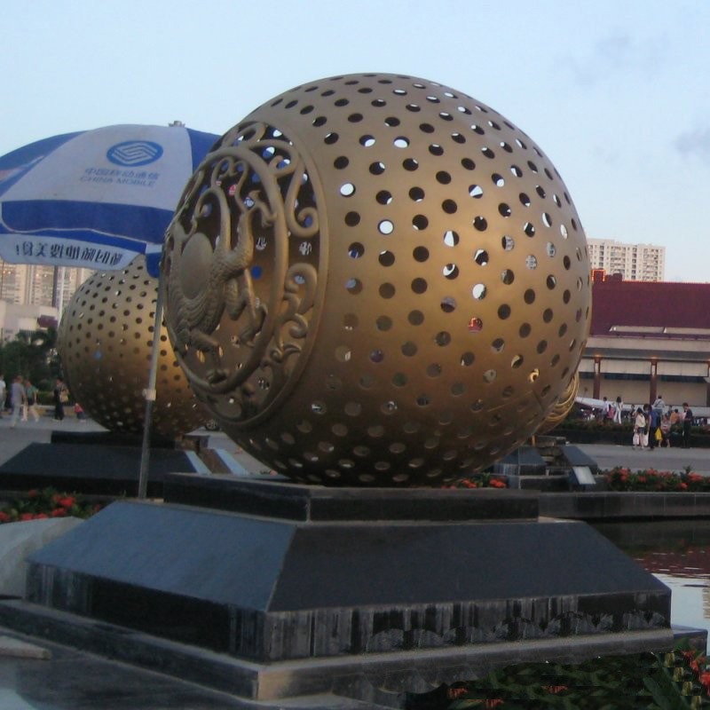 圆球不锈钢雕塑 镂空圆球雕塑 圆形雕塑 公园景观雕塑 水景摆件 巨型城市雕塑图片