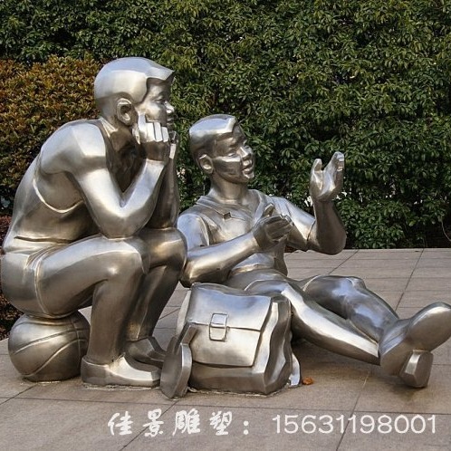 不锈钢聊天的学生雕塑 公园人物雕塑图片