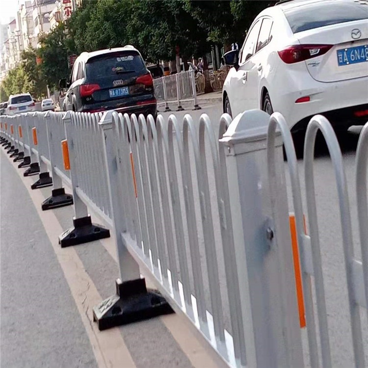 人行道护栏厂家  花型锌钢定制  市政道路护栏  sdt现货护栏图片