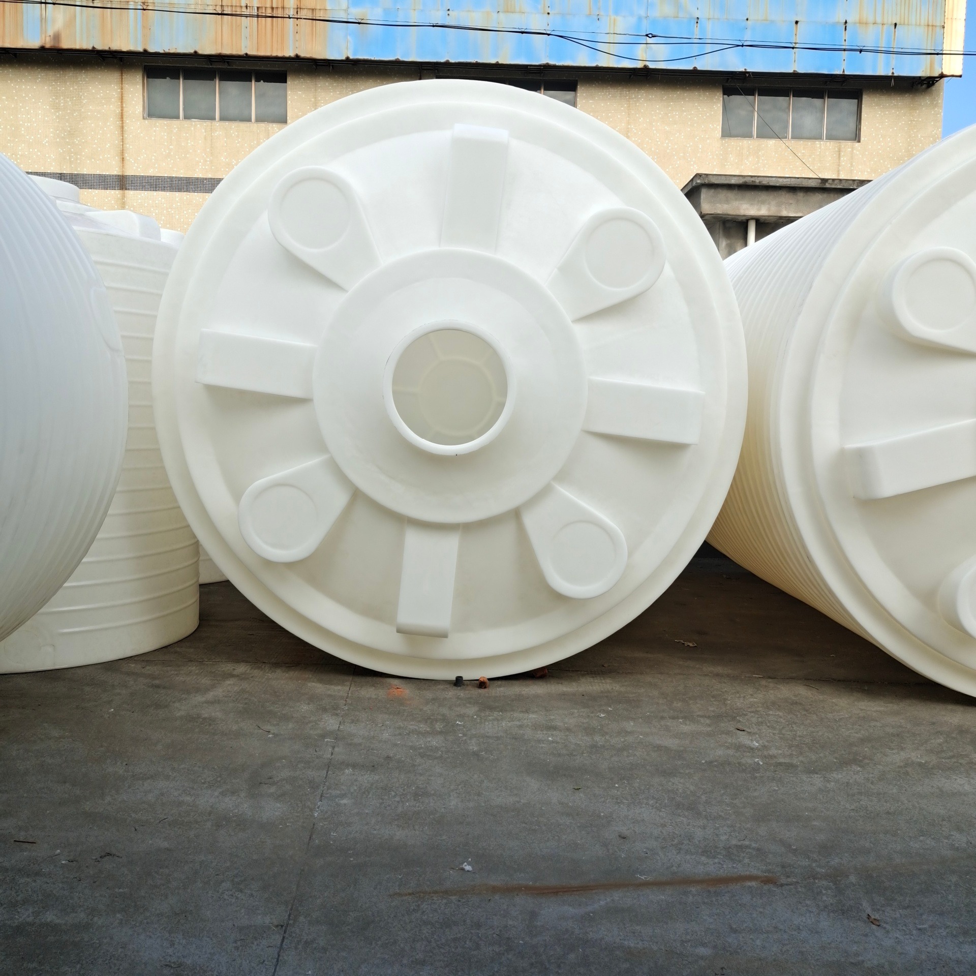 立式圆柱50吨塑料储罐耐酸耐腐加厚工业污水储水罐50方pe水箱