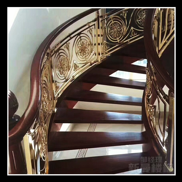 新中式别墅铜楼梯 新曼 雕刻线条铜栏杆高清图图片