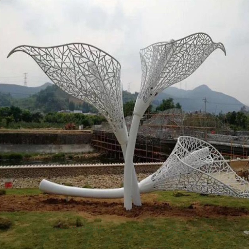 不锈钢镂空喇叭花雕塑 抽象花朵摆件 铁艺雕塑 植物雕塑 园林雕塑