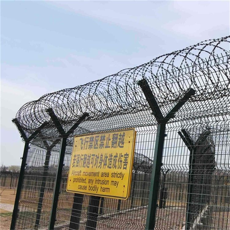 机场三角折弯护栏网 机场围界护栏网 机场钢丝护栏网图片