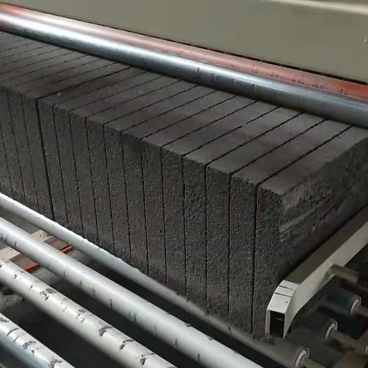 厂家直销 水泥发泡保温板设备 水泥发泡板自动切割锯 分享生产技术 长鑫CX-1