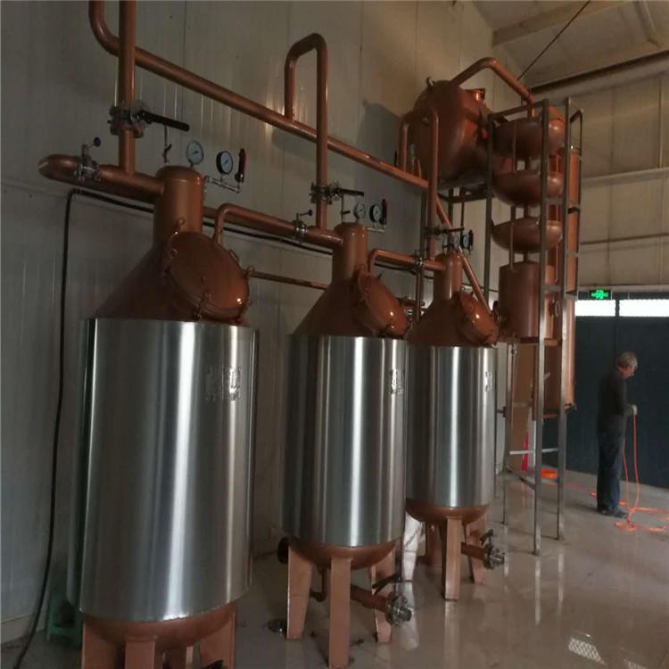 西梅哈密瓜果酒蒸馏机组    酿酒厂专用白兰地蒸馏设备出酒口感纯正